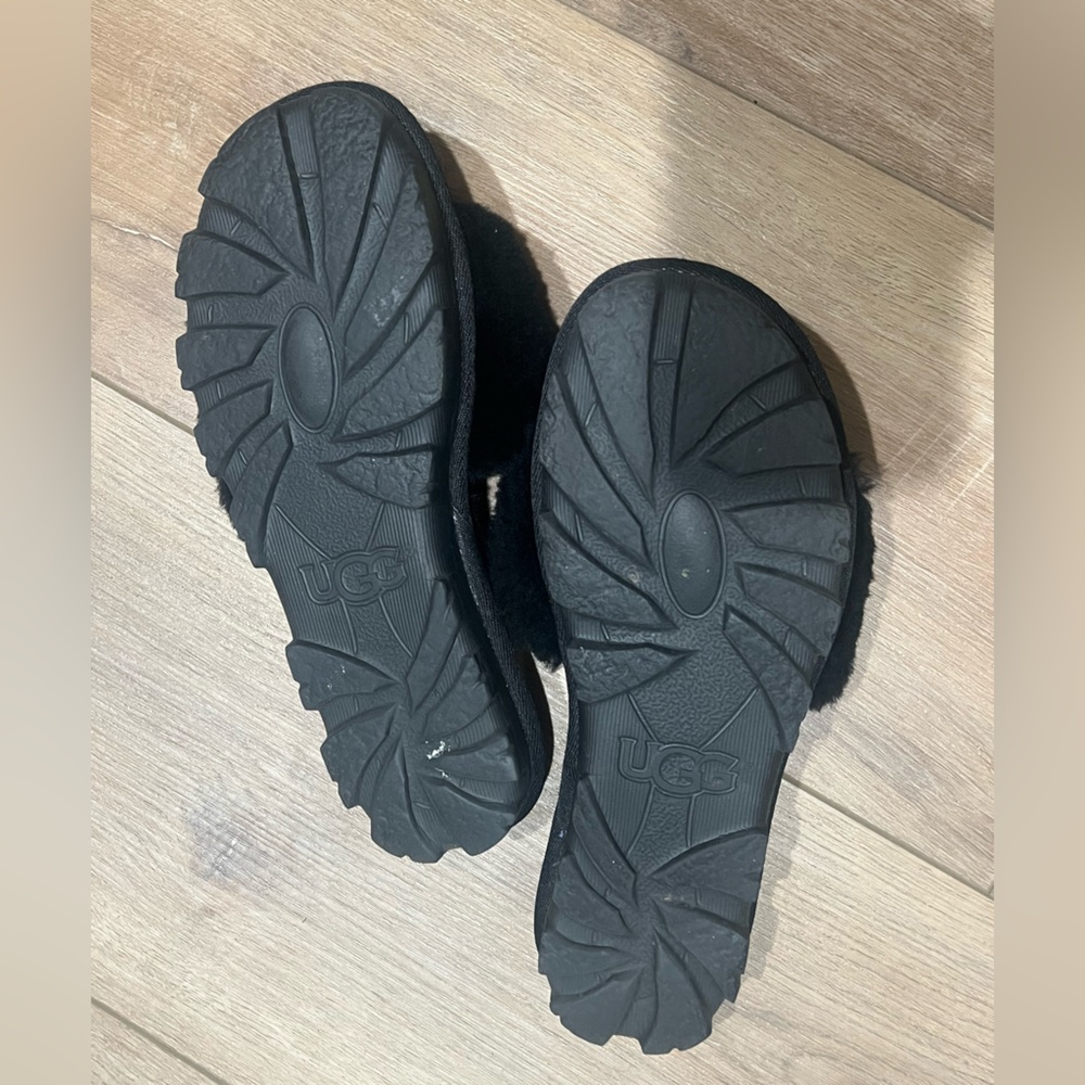 UGG Women's Black Furry Fuzzy Slippers Slides Sandals size 6 - Picture 3 of 4